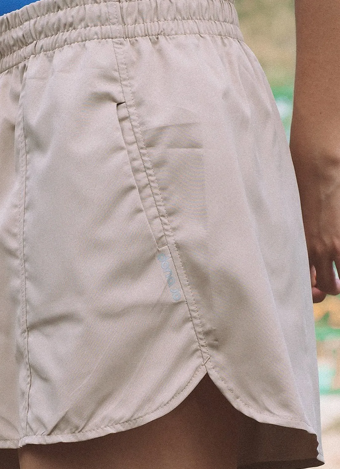 Dona Jo shorts>Flow Short Khaki