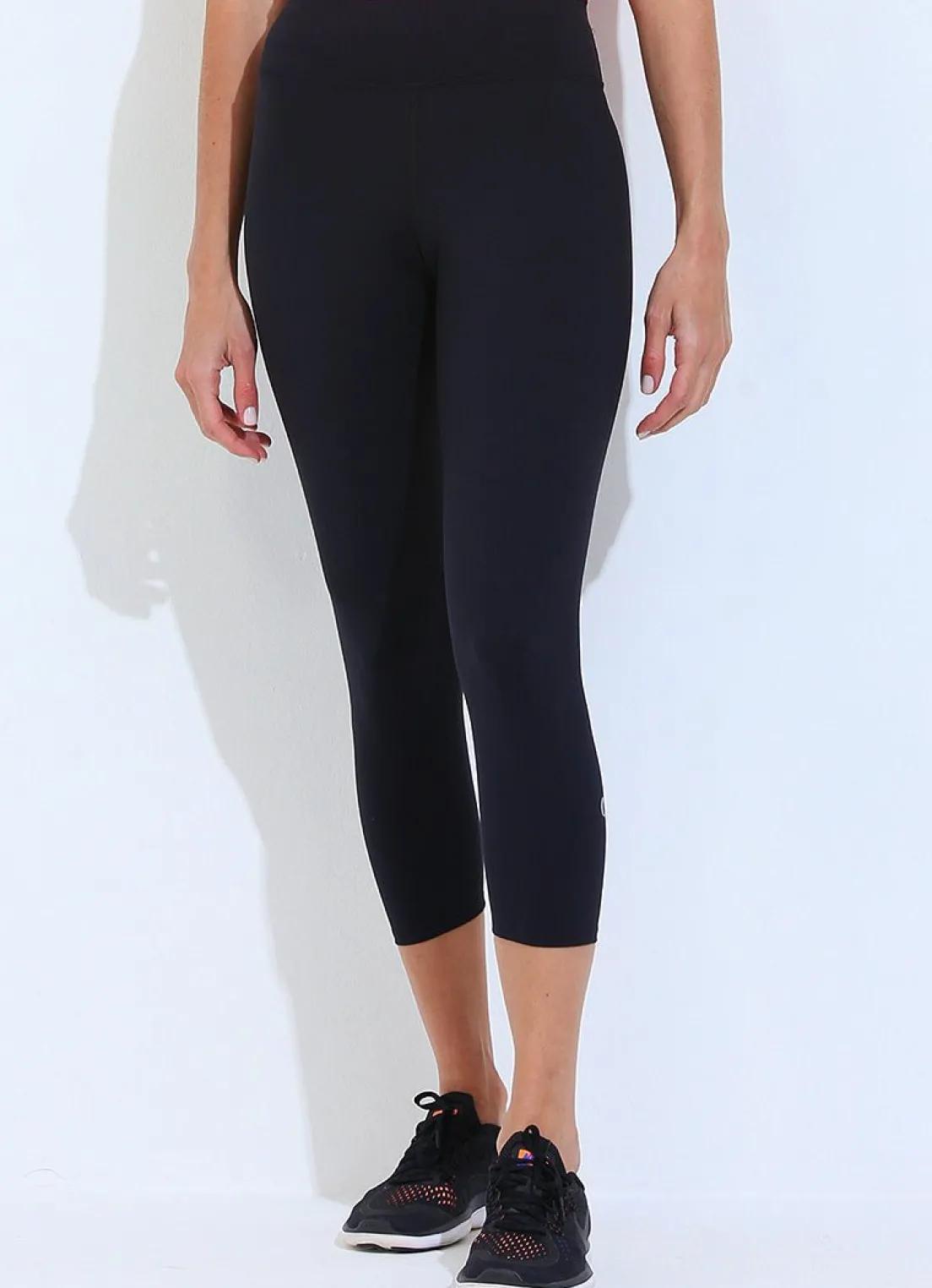 Dona Jo leggings & capris>Running Crop Black